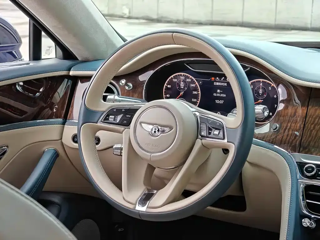 Bentley Flying Spur — фото 6