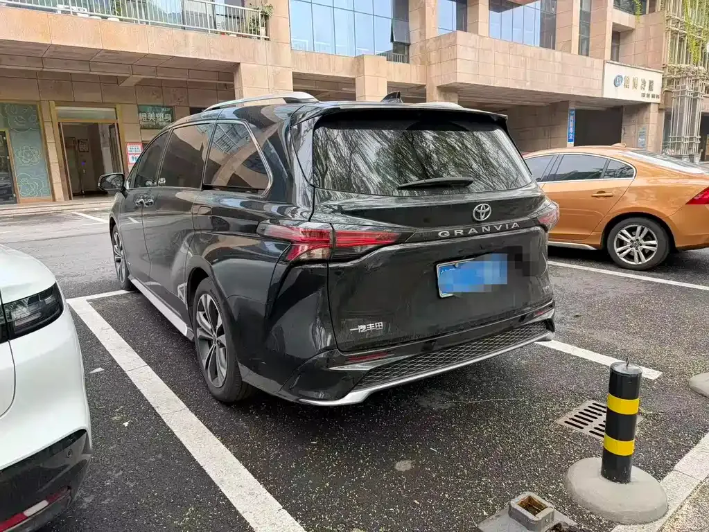 Toyota Granvia 2024 из CN, фото 7