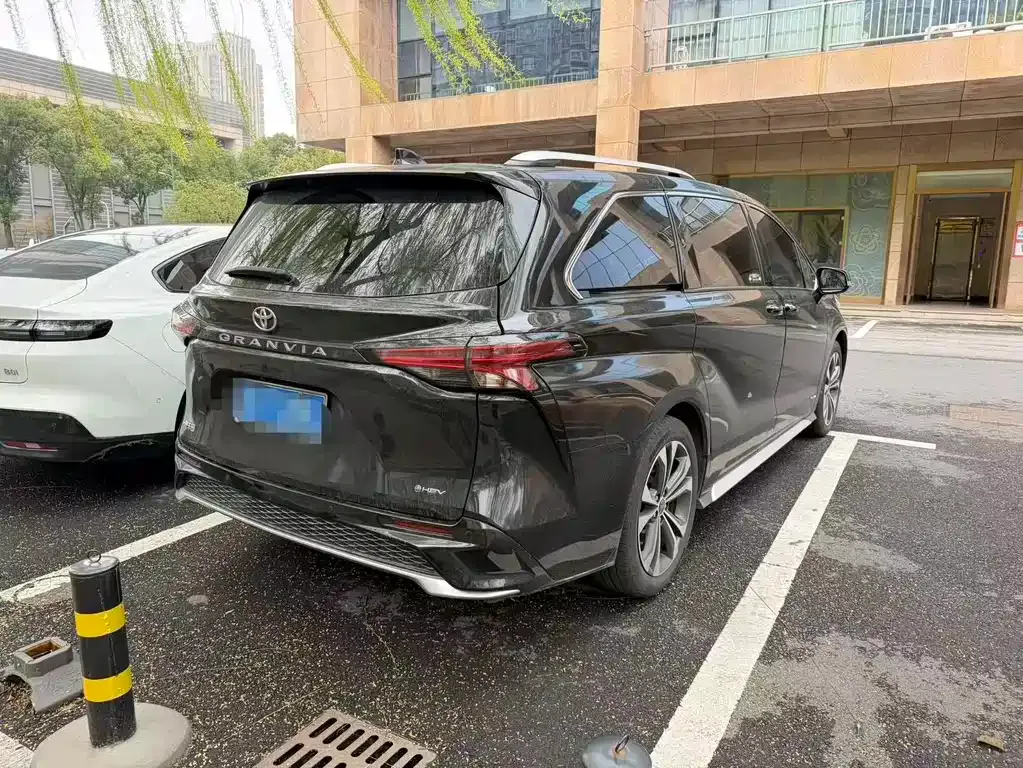 Toyota Granvia 2024 из CN, фото 6