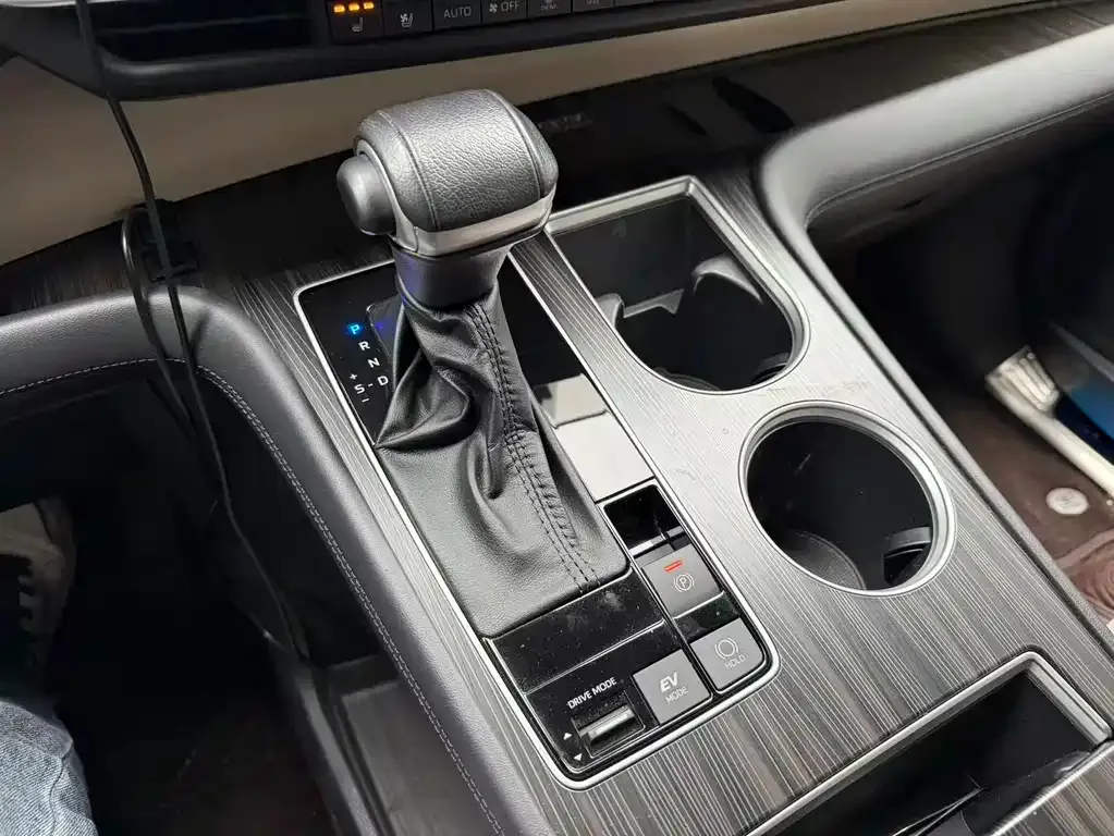 Toyota Granvia 2024 из CN, фото 4