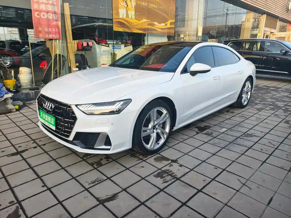 Audi A7L — фото 1