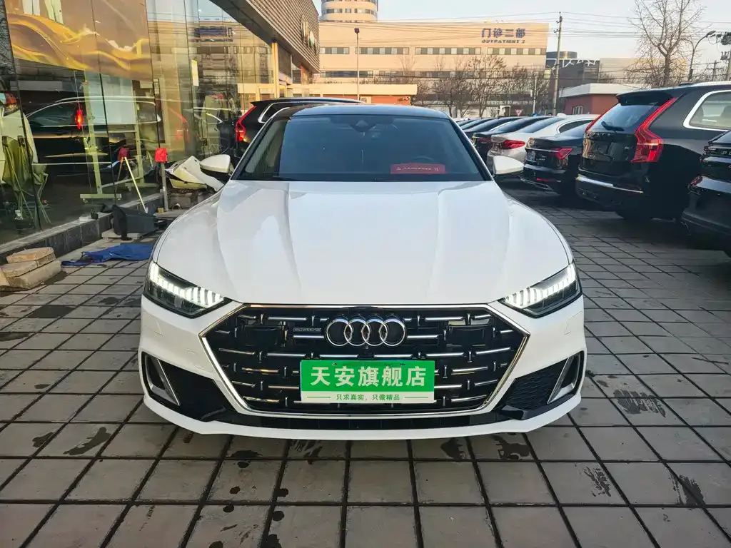 Audi A7L — фото 10