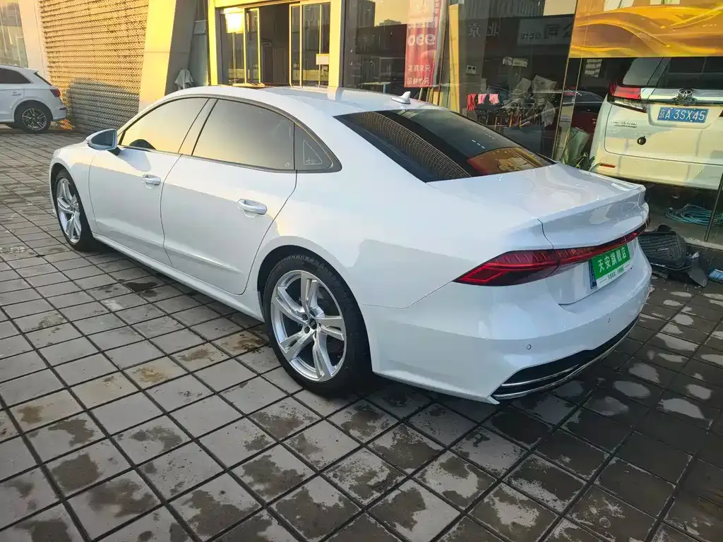 Audi A7L — фото 9