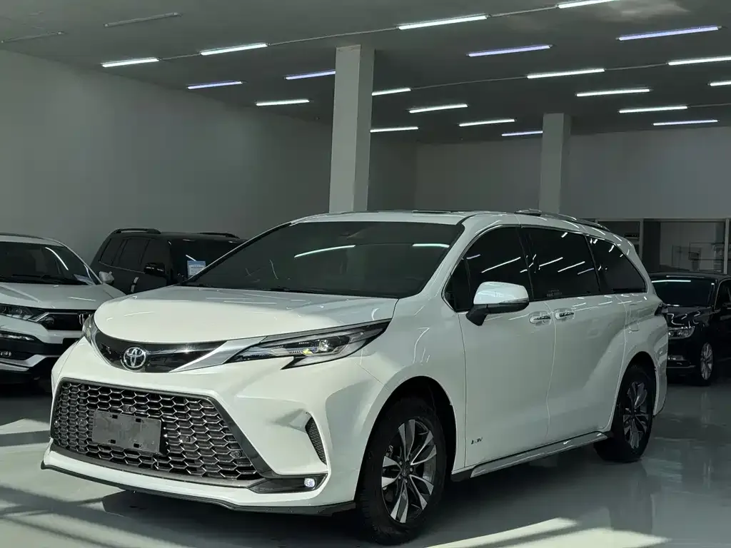 Toyota Granvia 2024 из CN, фото 1