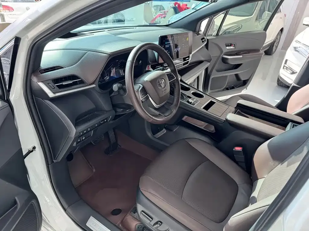 Toyota Granvia 2024 из CN, фото 7