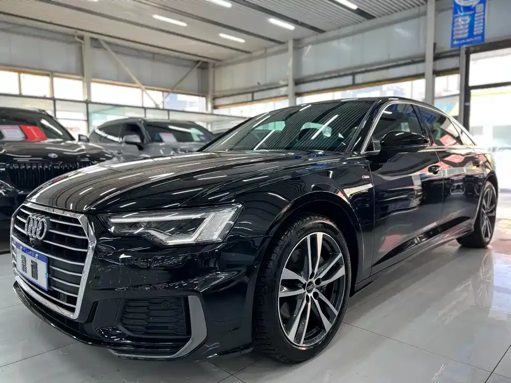 Audi A6L — фото 1