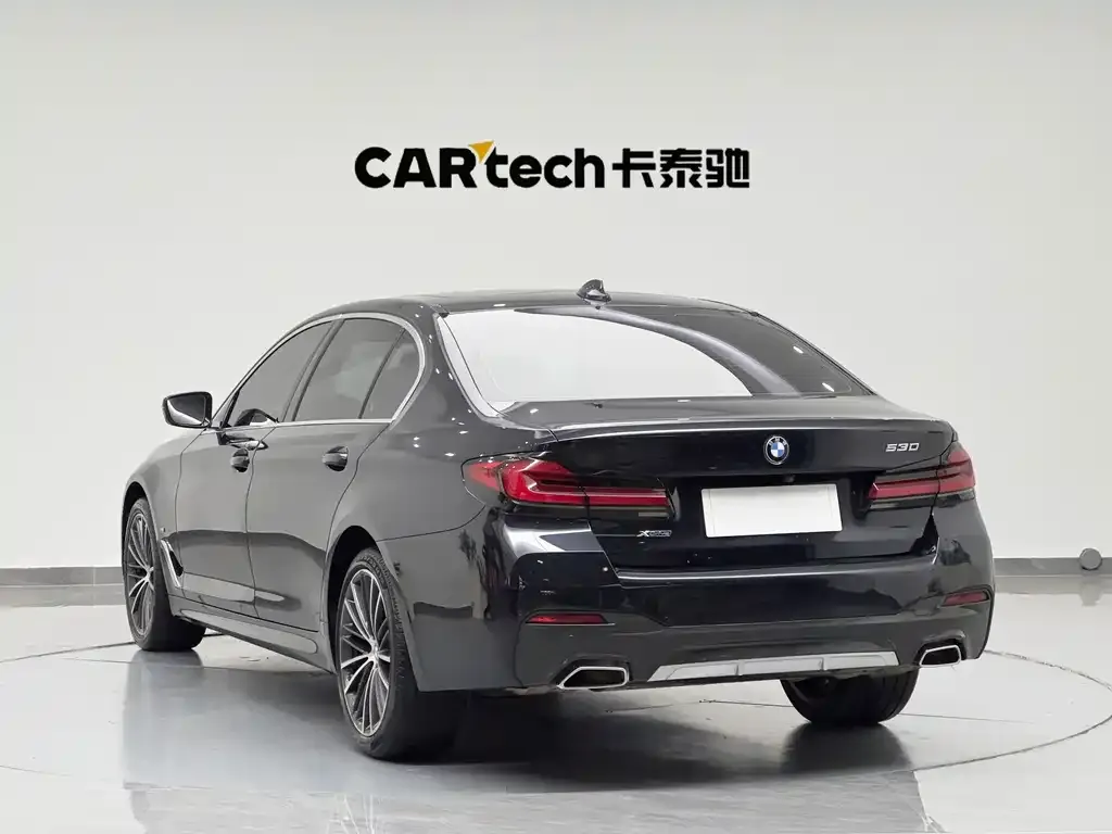 BMW 5 Series — фото 10