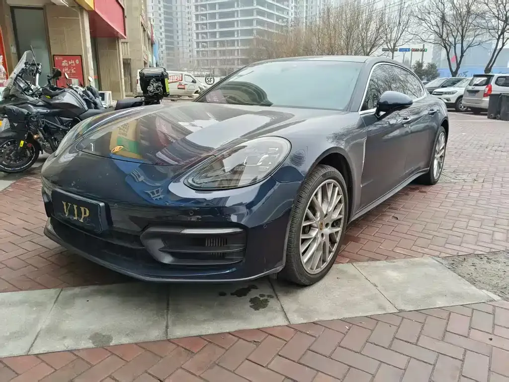 Porsche Panamera — фото 1