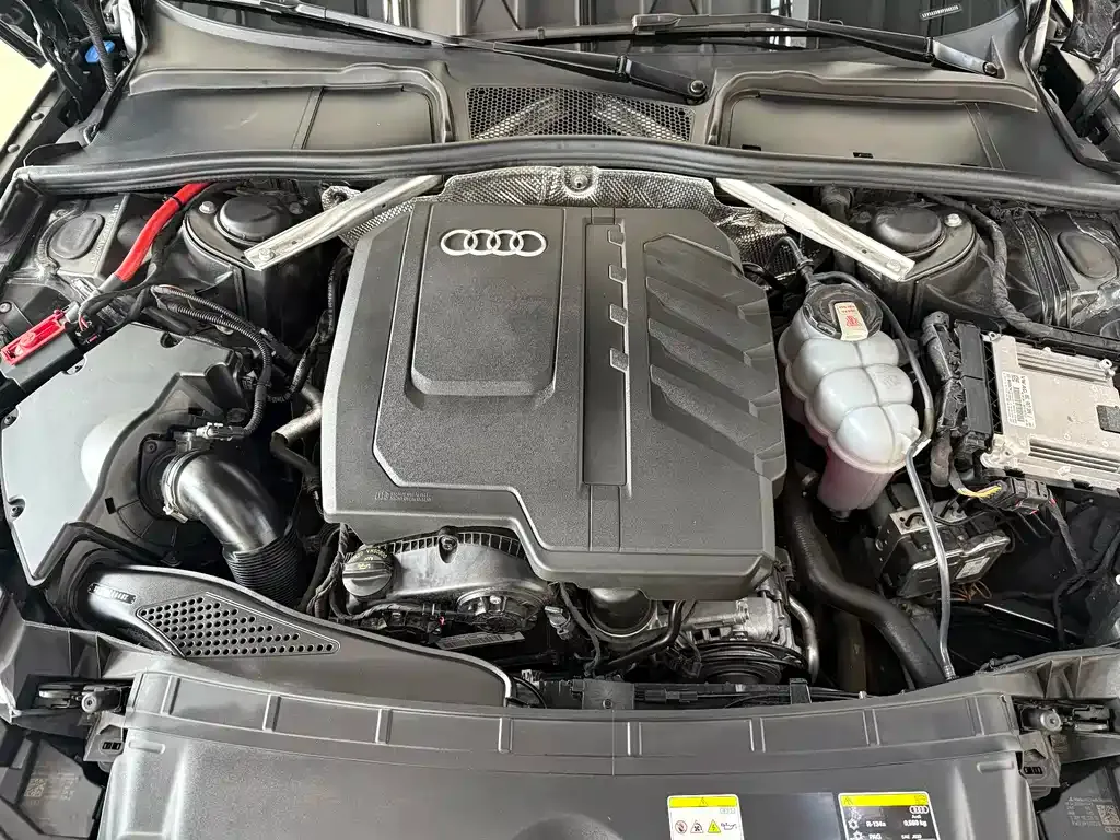 Audi A4L 2024 из CN, фото 9