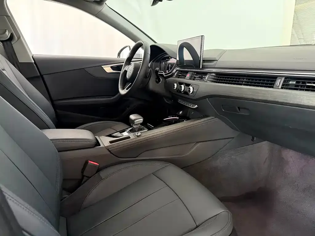 Audi A4L 2024 из CN, фото 10