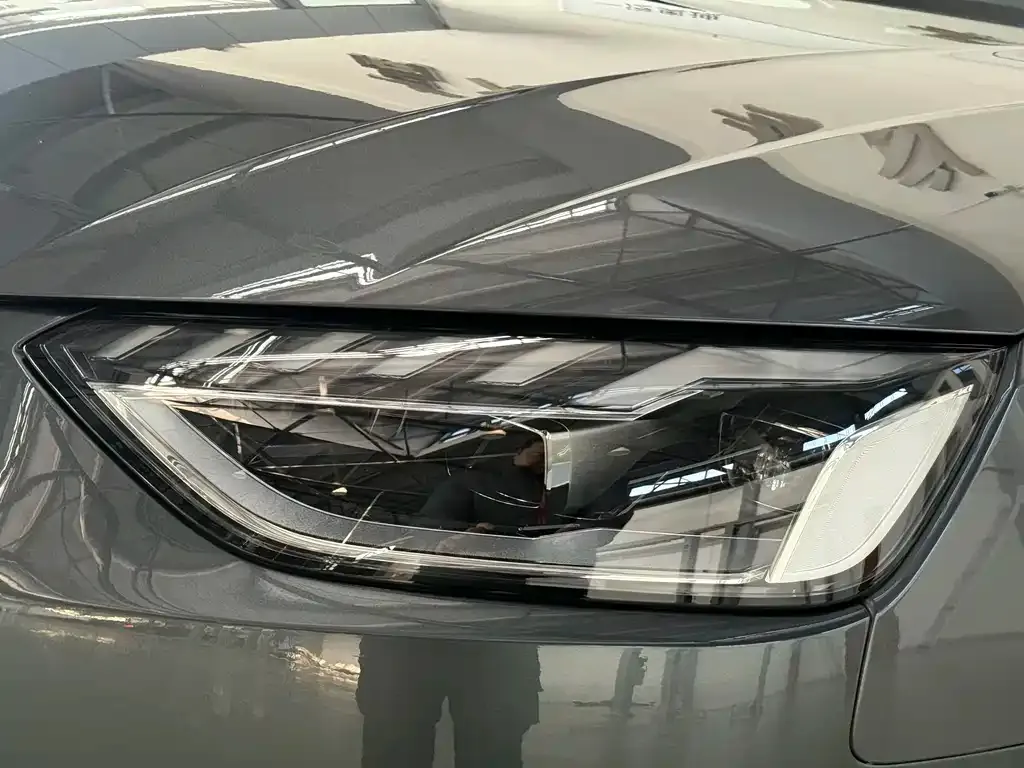 Audi A4L 2024 из CN, фото 5
