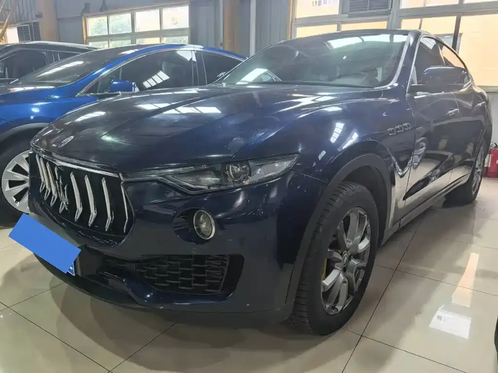 Maserati Levante — фото 1