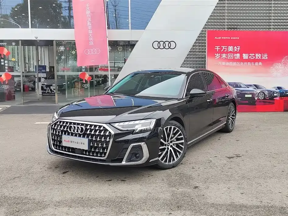 Audi A8 — фото 1