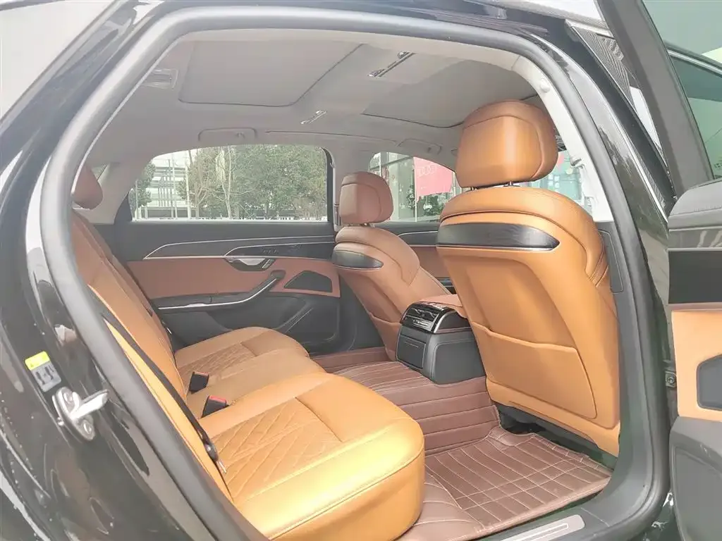 Audi A8 — фото 4