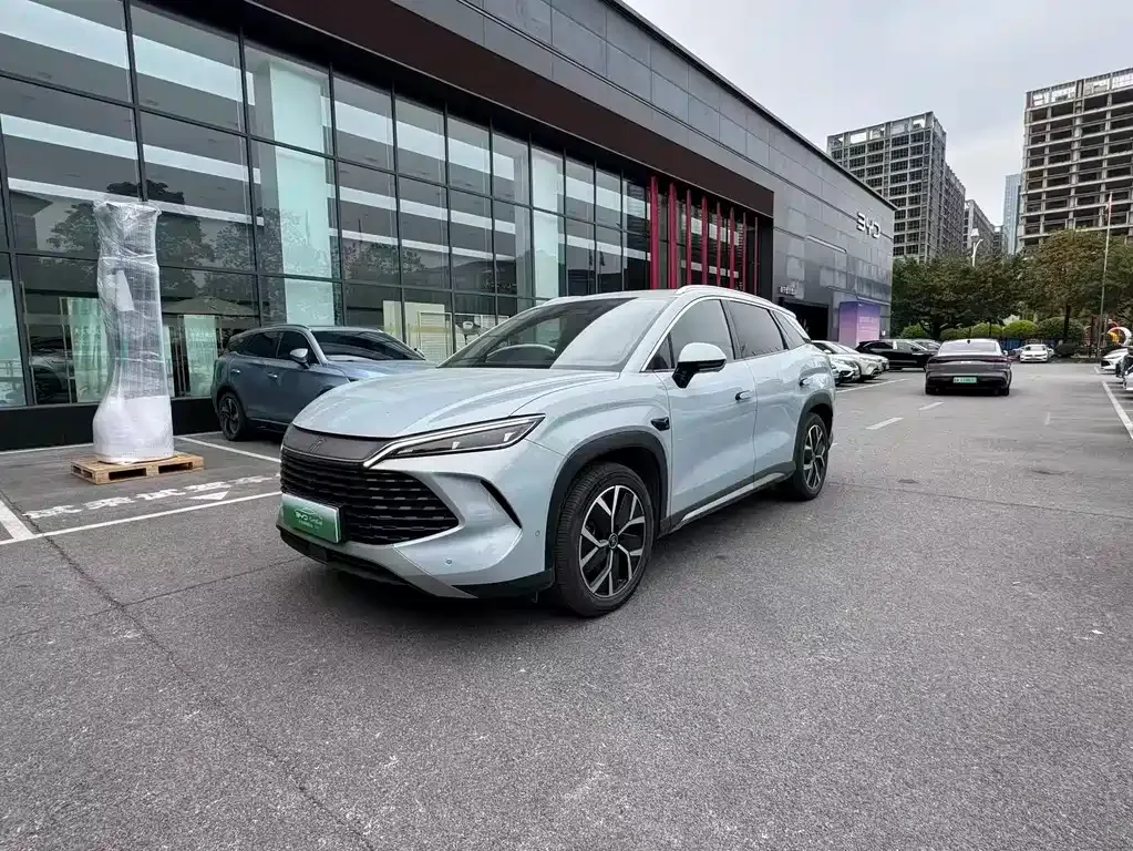 BYD L DM-i — фото 1
