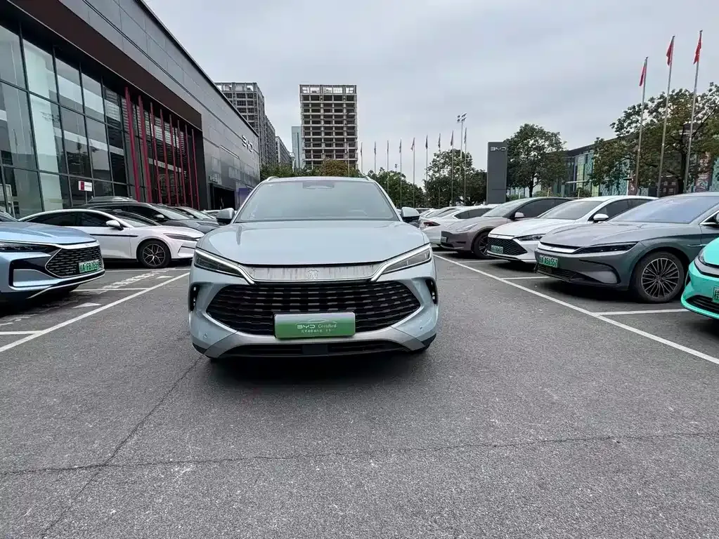 BYD L DM-i — фото 4