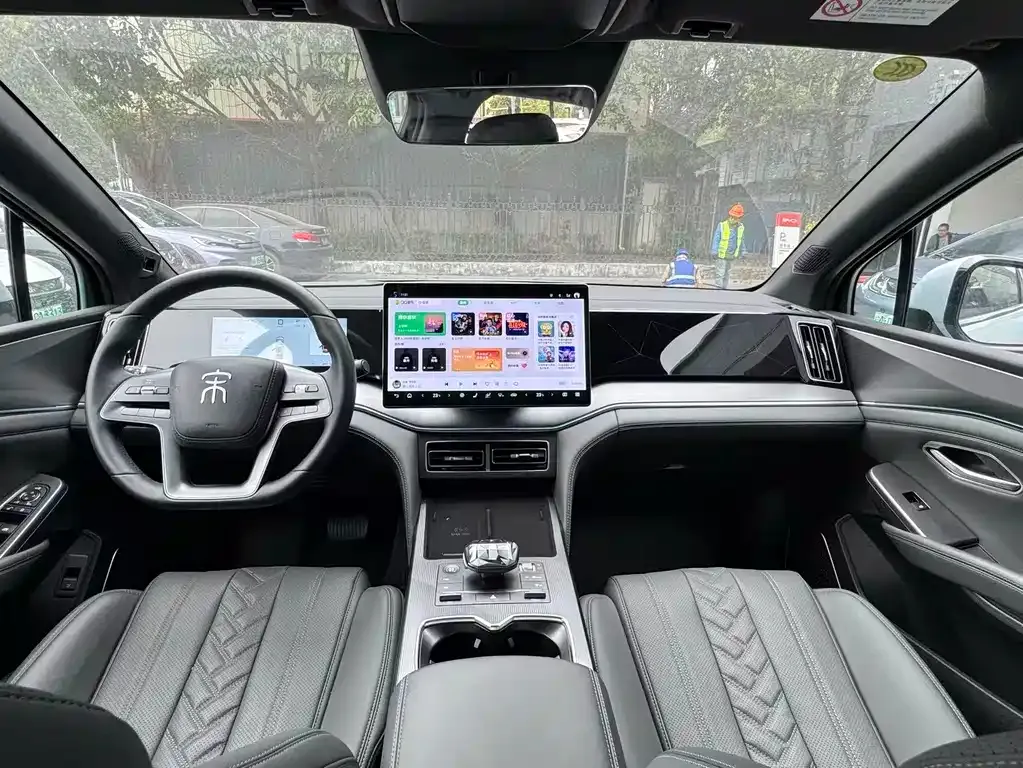 BYD L DM-i — фото 8