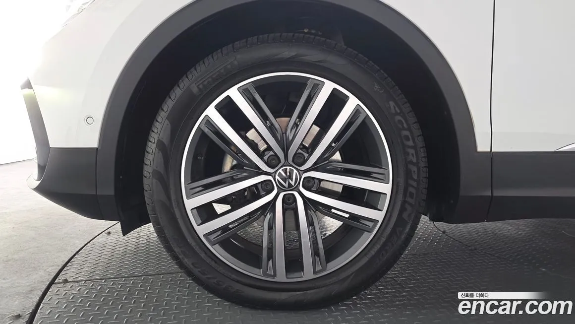 Volkswagen Tiguan — фото 9
