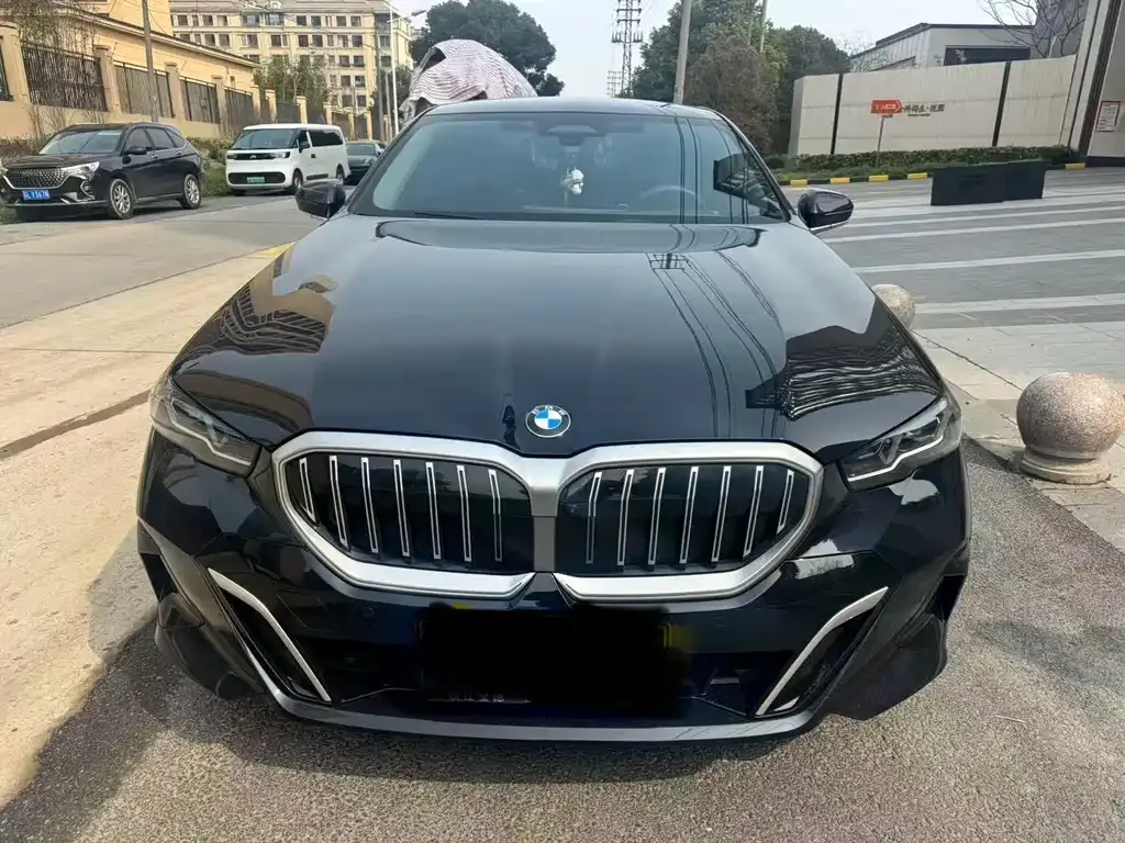 BMW 5 Series — фото 1