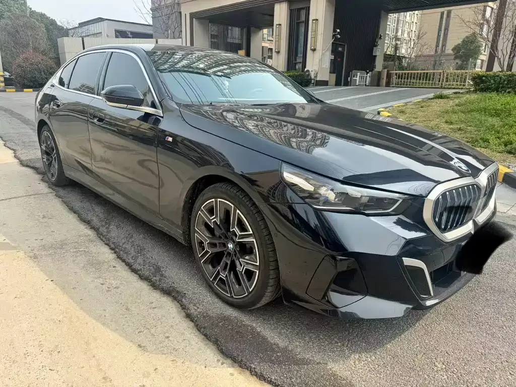 BMW 5 Series — фото 2