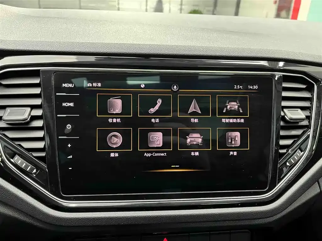 Volkswagen T-Roc — фото 3