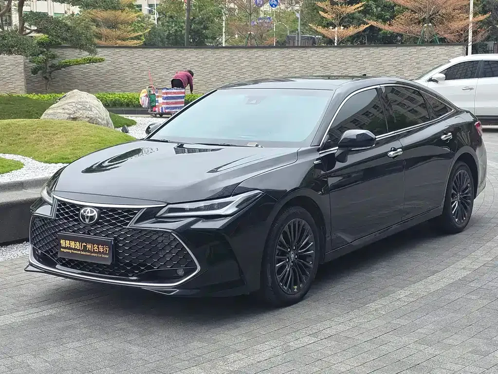 Toyota Avalon — фото 1