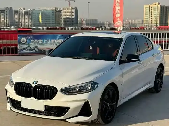 BMW 1 Series — фото 1