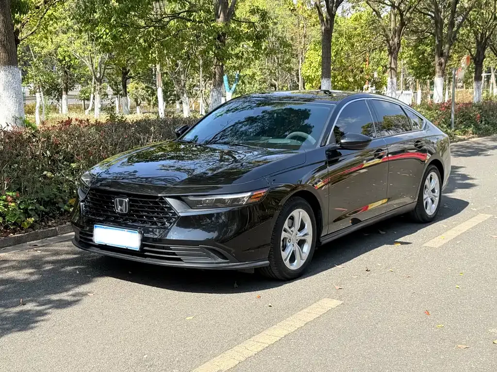 Honda Accord — фото 1