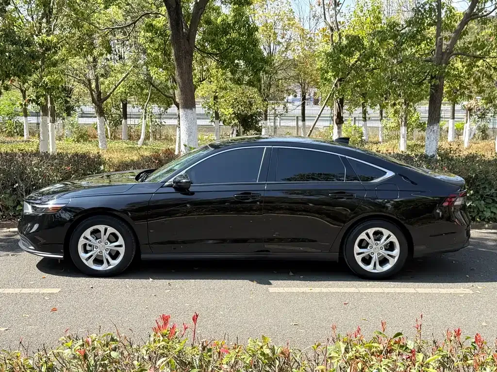 Honda Accord — фото 9