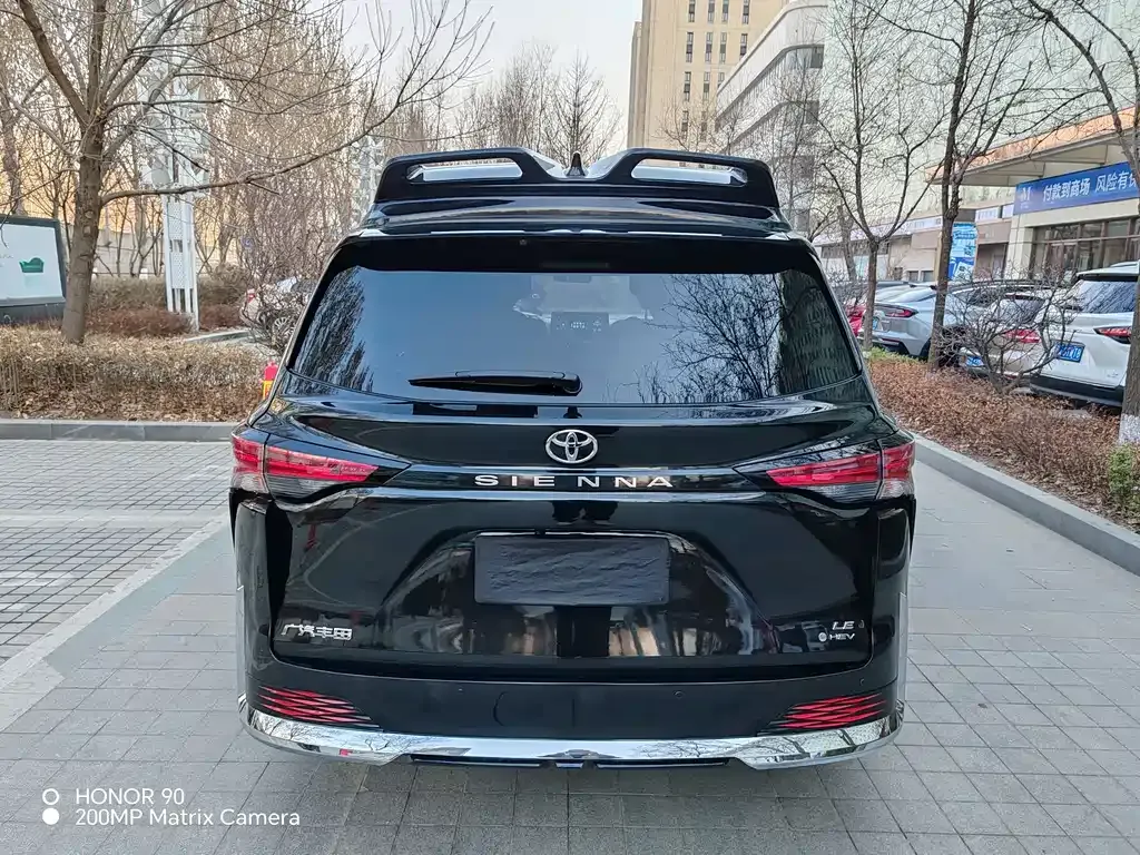 Toyota Sienna — фото 7