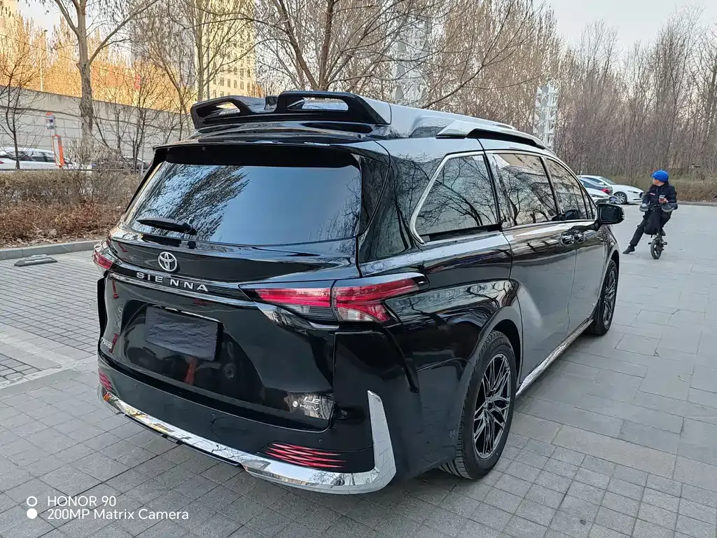 Toyota Sienna — фото 10