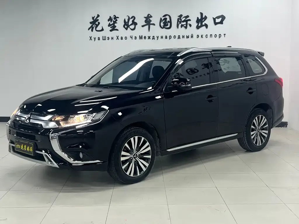 Mitsubishi Outlander — фото 1