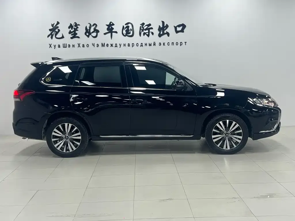 Mitsubishi Outlander — фото 2