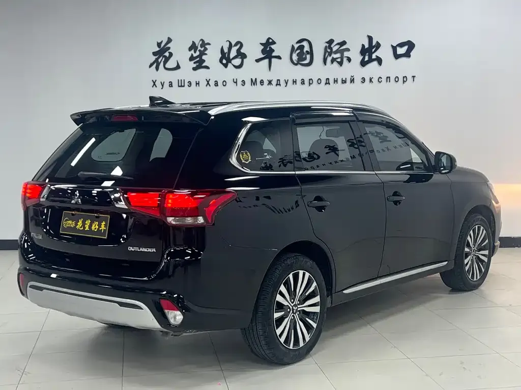 Mitsubishi Outlander — фото 4
