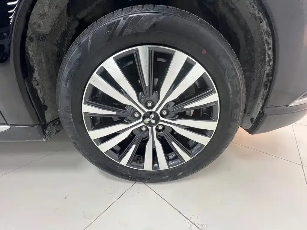 Mitsubishi Outlander — фото 9