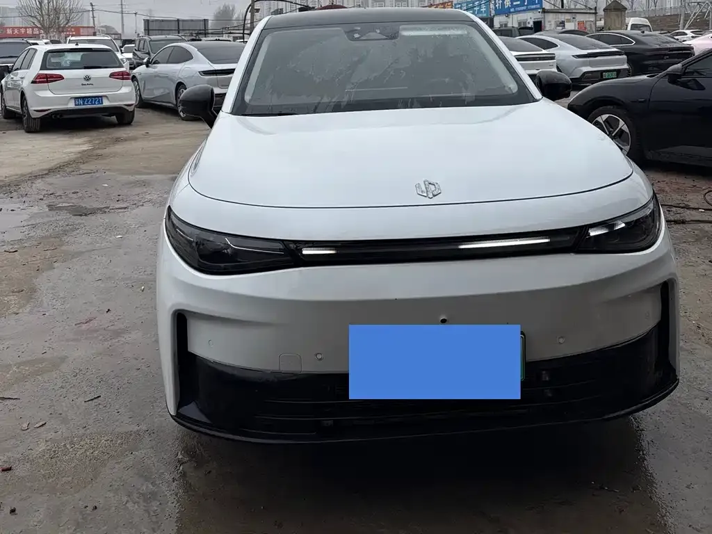 Leapmotor C10