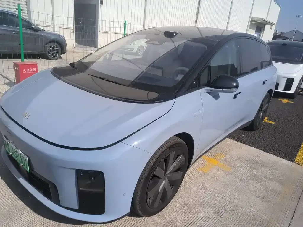 Li Auto i8 — фото 1