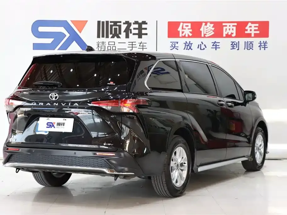 Toyota Granvia — фото 9