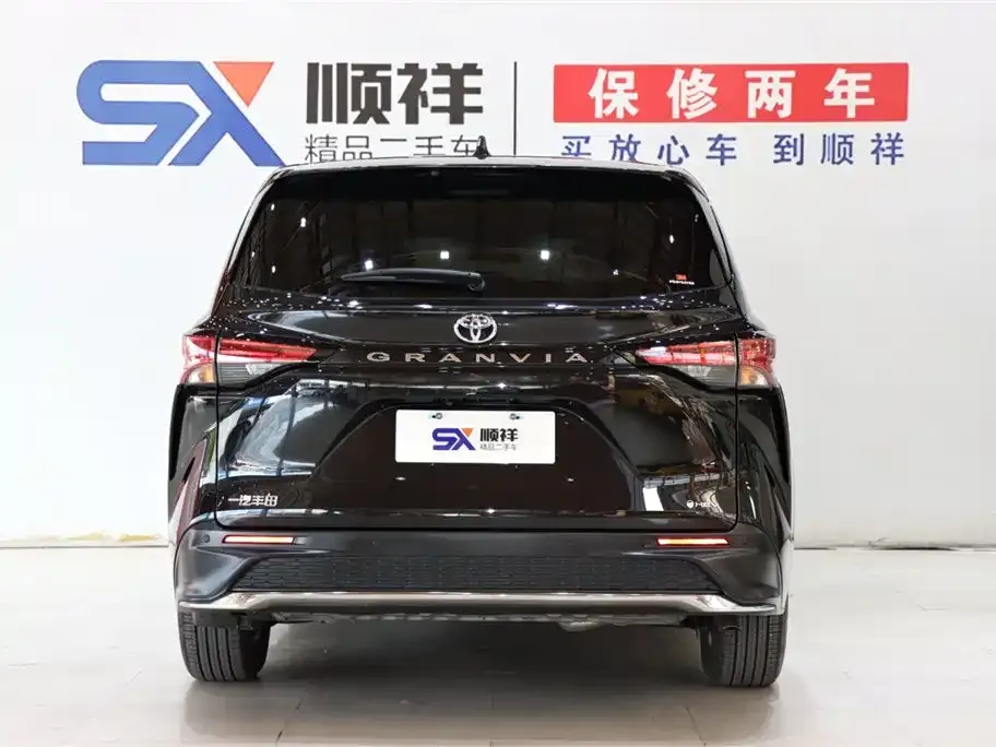 Toyota Granvia — фото 10