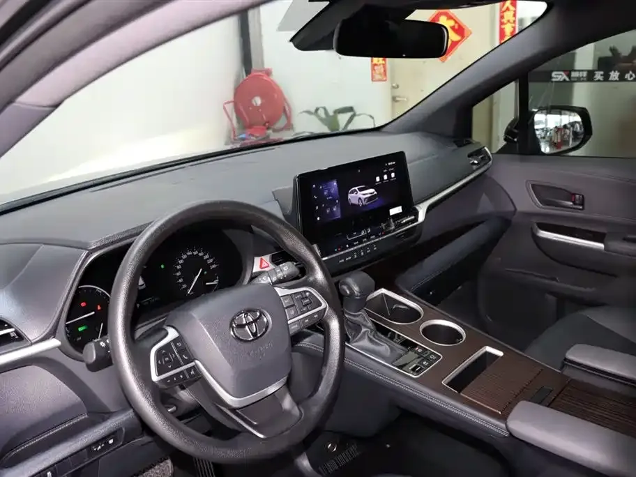 Toyota Granvia — фото 7