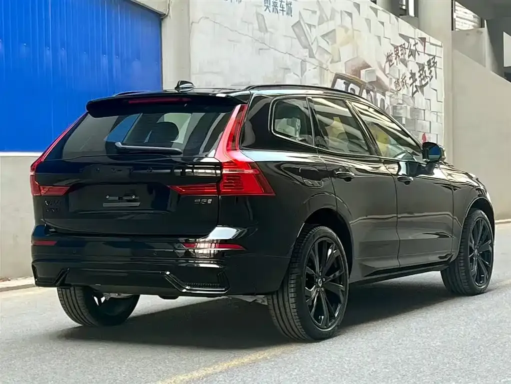 Volvo XC60 — фото 5