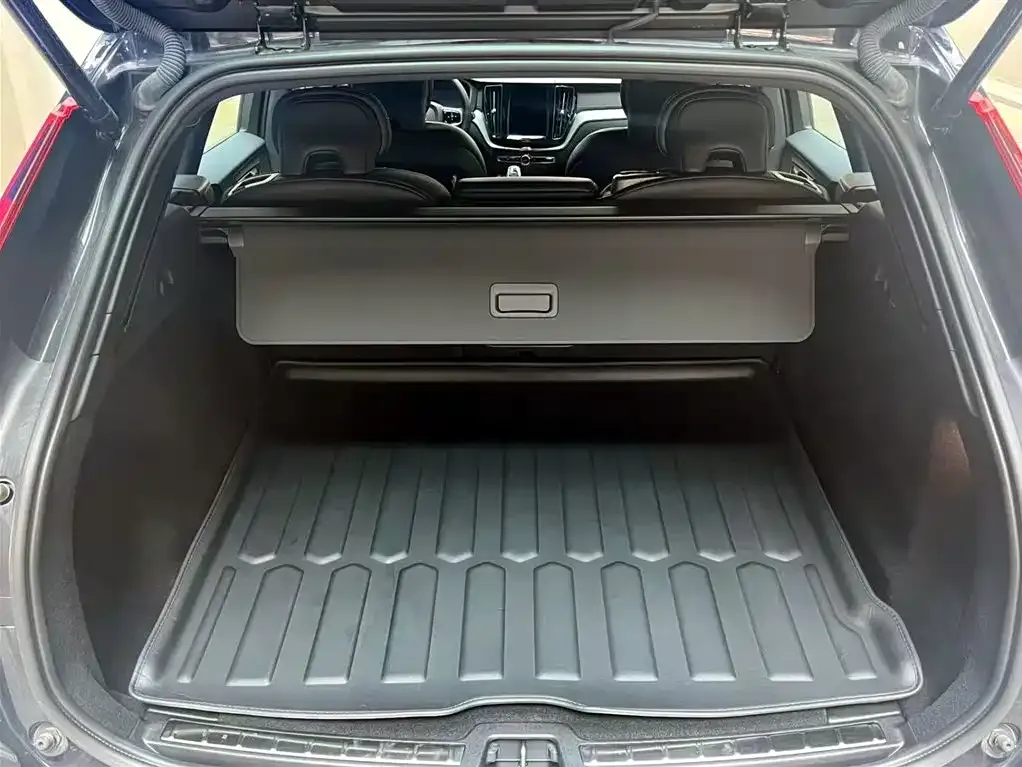 Volvo XC60 — фото 7