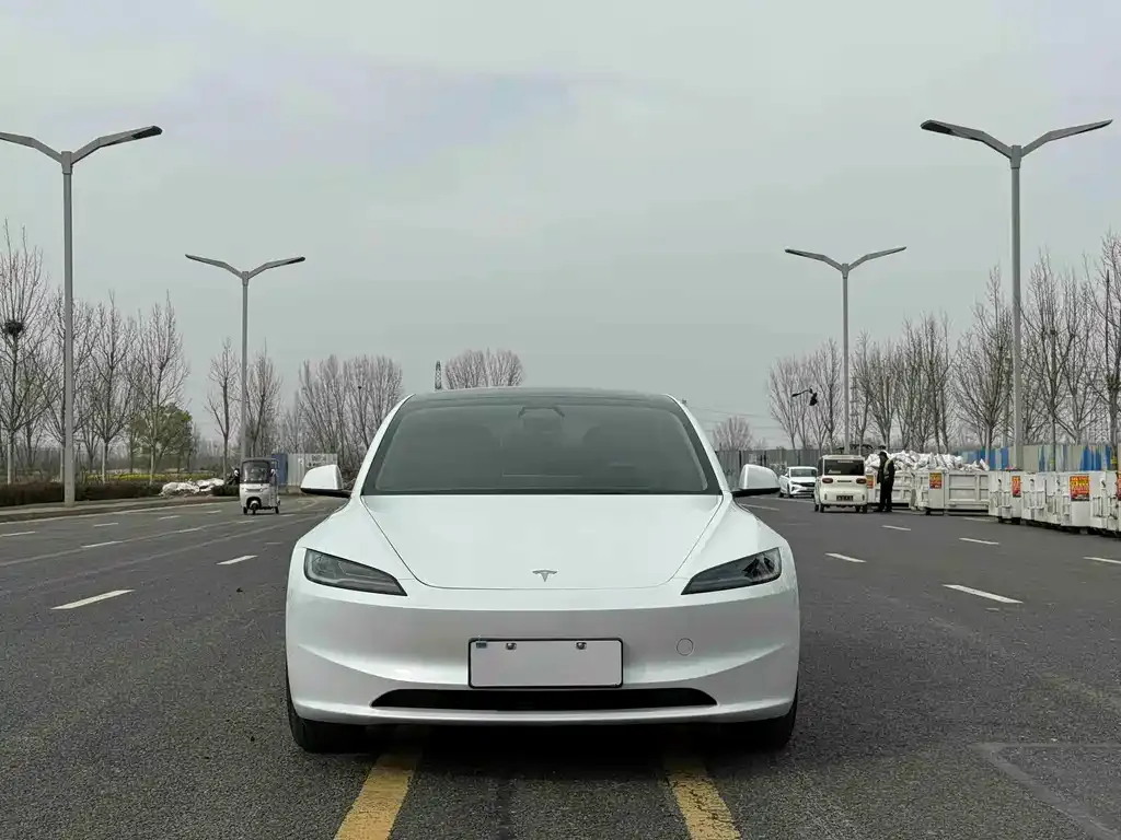 Tesla Model 3 — фото 4