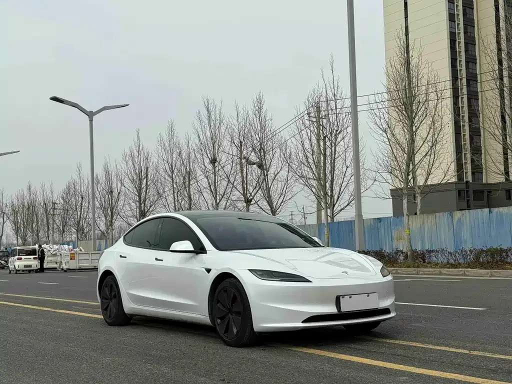 Tesla Model 3 — фото 5