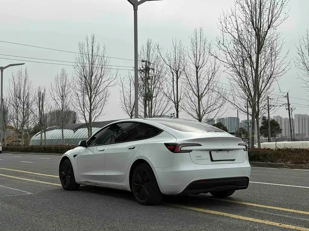 Tesla Model 3 — фото 8