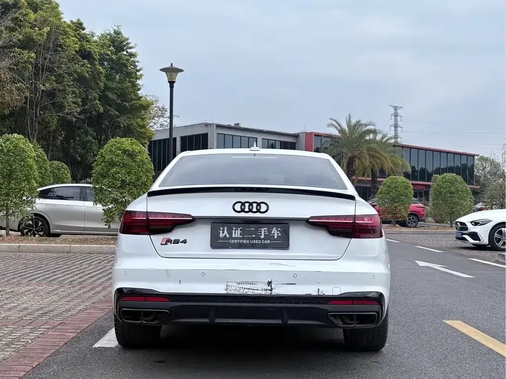 Audi A4L 2023 из CN, фото 2