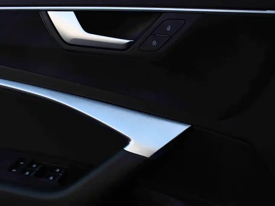 Audi A6L — фото 2