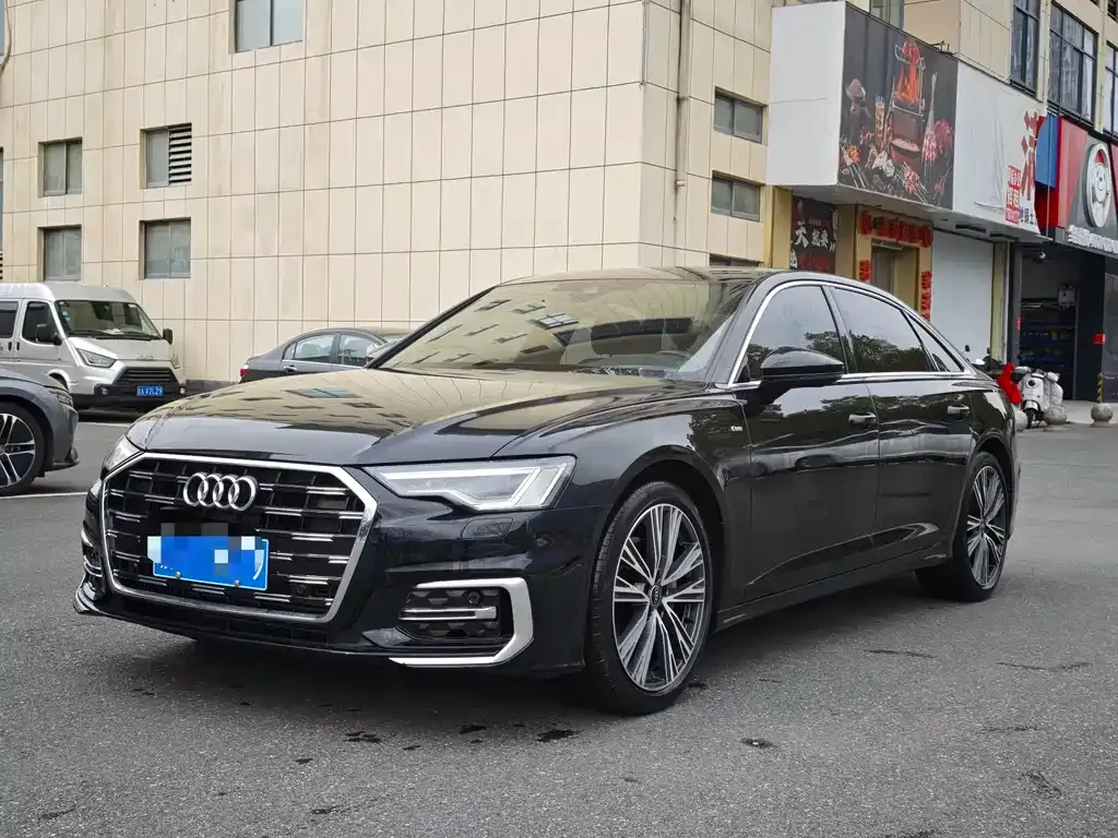 Audi A6L — фото 1