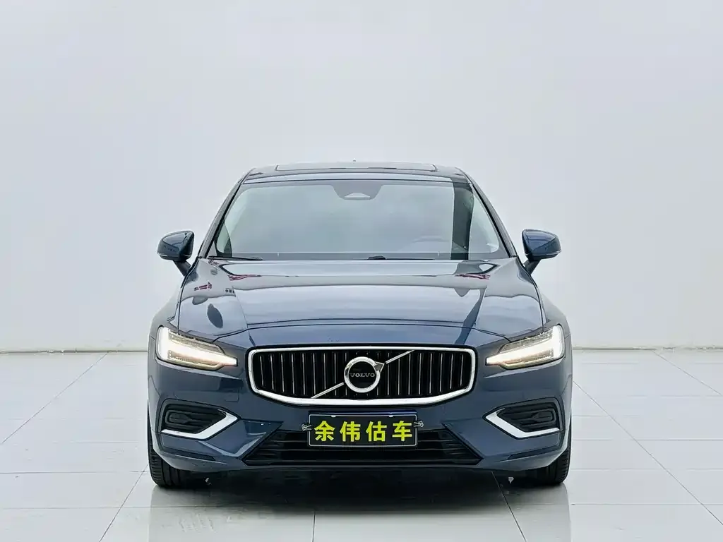 Volvo S60 2023 из CN, фото 8