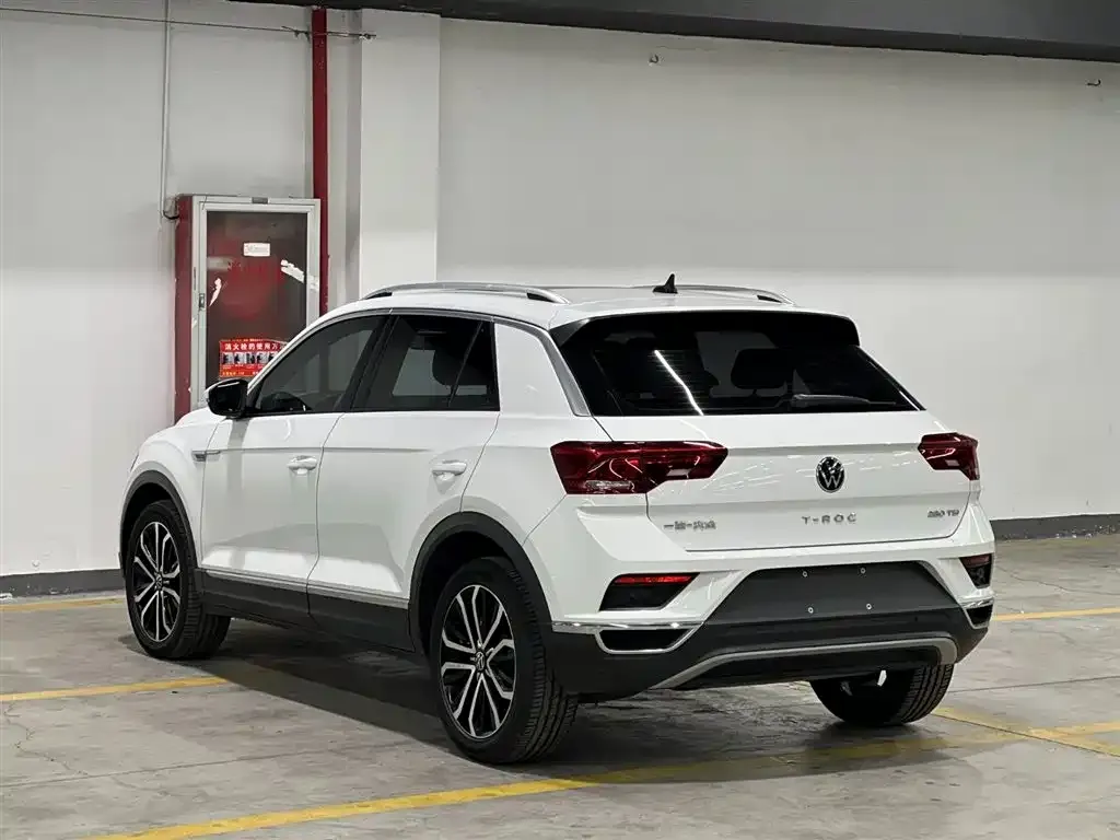Volkswagen T-Roc — фото 6